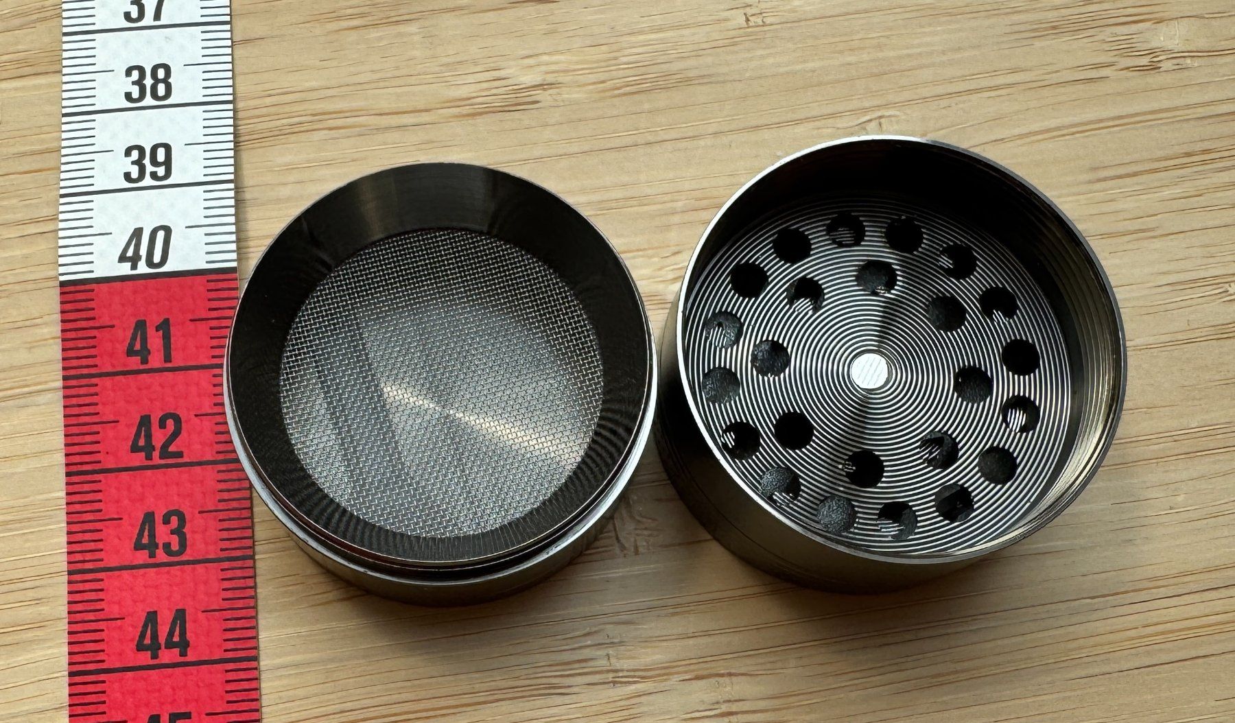 Tabak: grauer Metall Grinder, gray, grey, Mühle – Neu und originalverpackt aus Winterthur von YaV 3