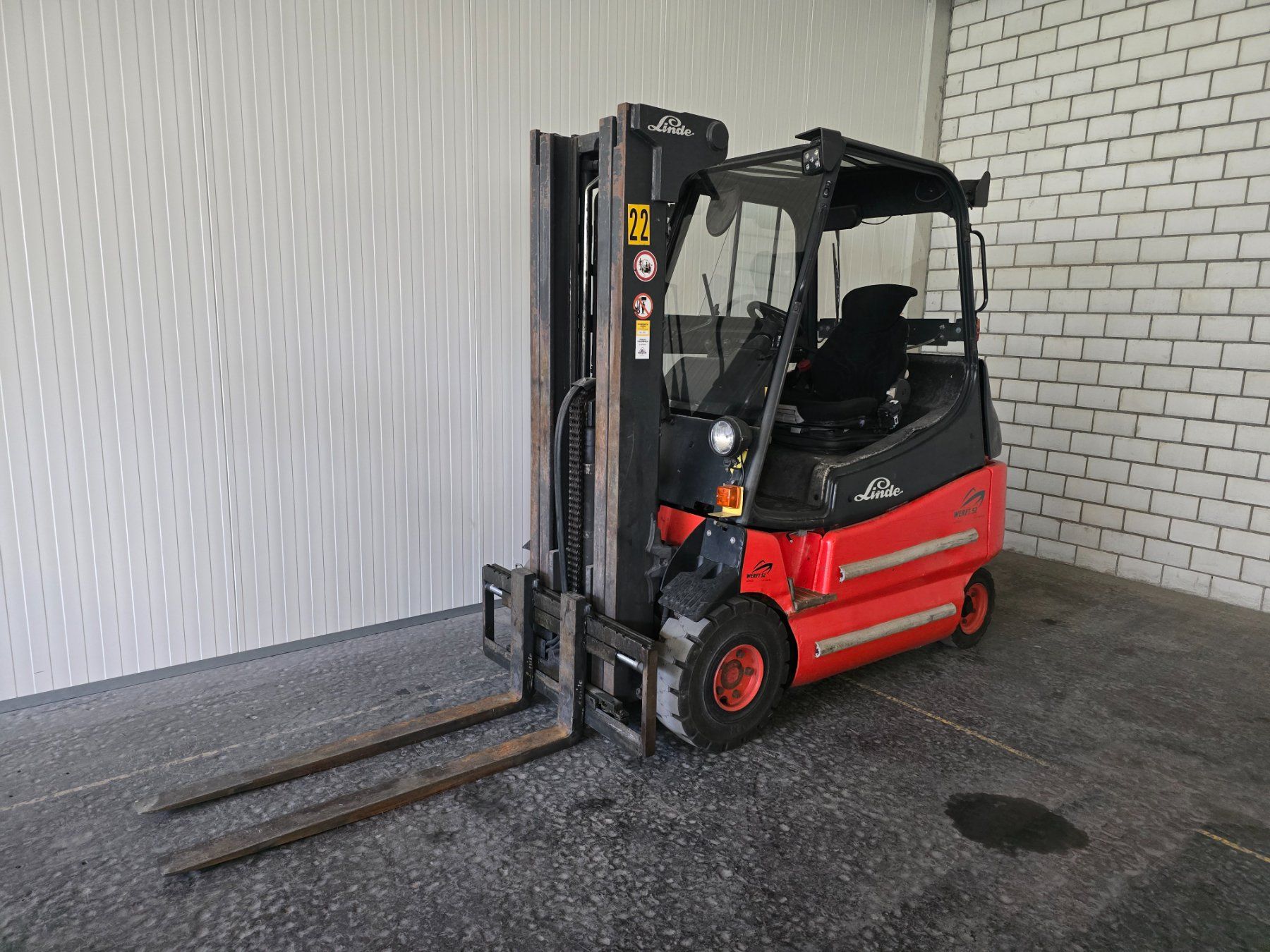 Linde Gabelstapler & Hubwagen: Stapler Linde E25/600-02 mit Ausweis Triplex Hub 470cm – Gebraucht aus Amriswil von basstempel