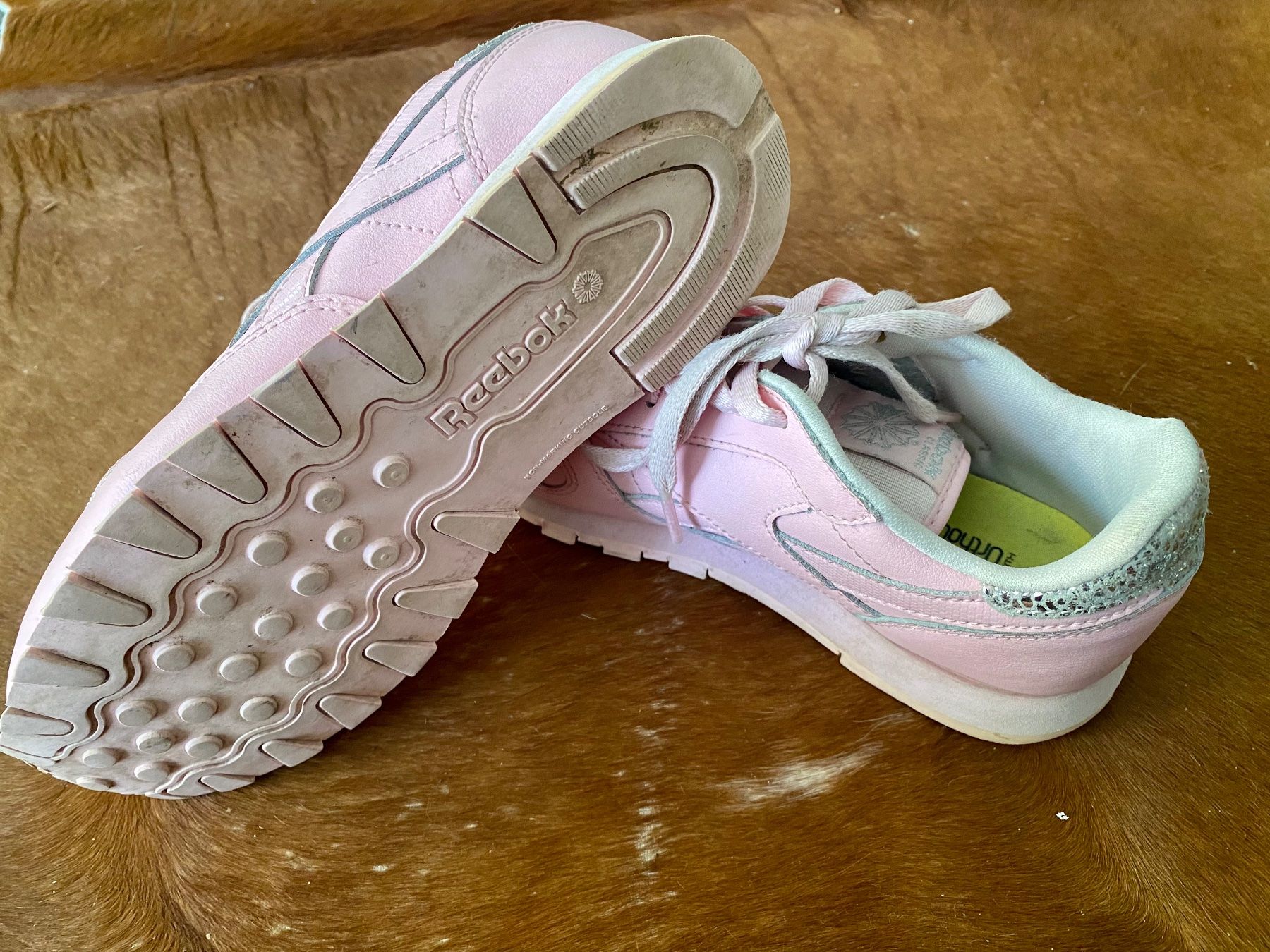 Reebok Scarpe per ragazze: Super schöne Reebok Turnschuhe Grösse 35 – Usato da Fehraltorf venduto da Marlene4 6