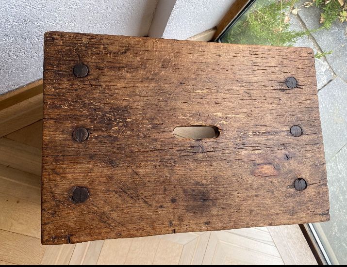 Sgabelli: Antiker Holzhocker – Usato da Winterthur venduto da Juhu75 2