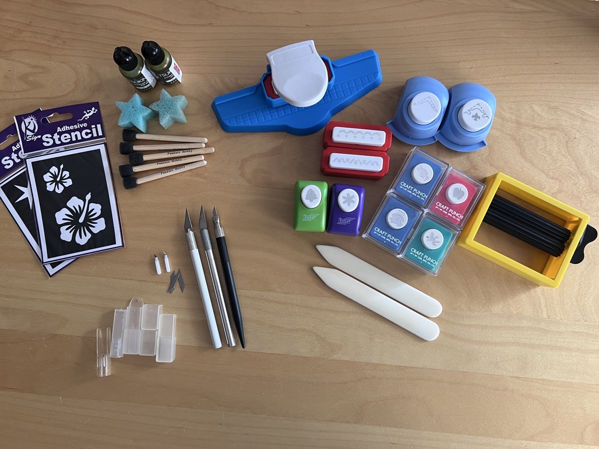 Kit bricolage: Lot de perforatrices et loisirs créatifs – Usato da Bernex venduto da isa_c5fr