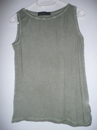 Neuwertiges T-Shirt olivgrün aus 100 % Viscose