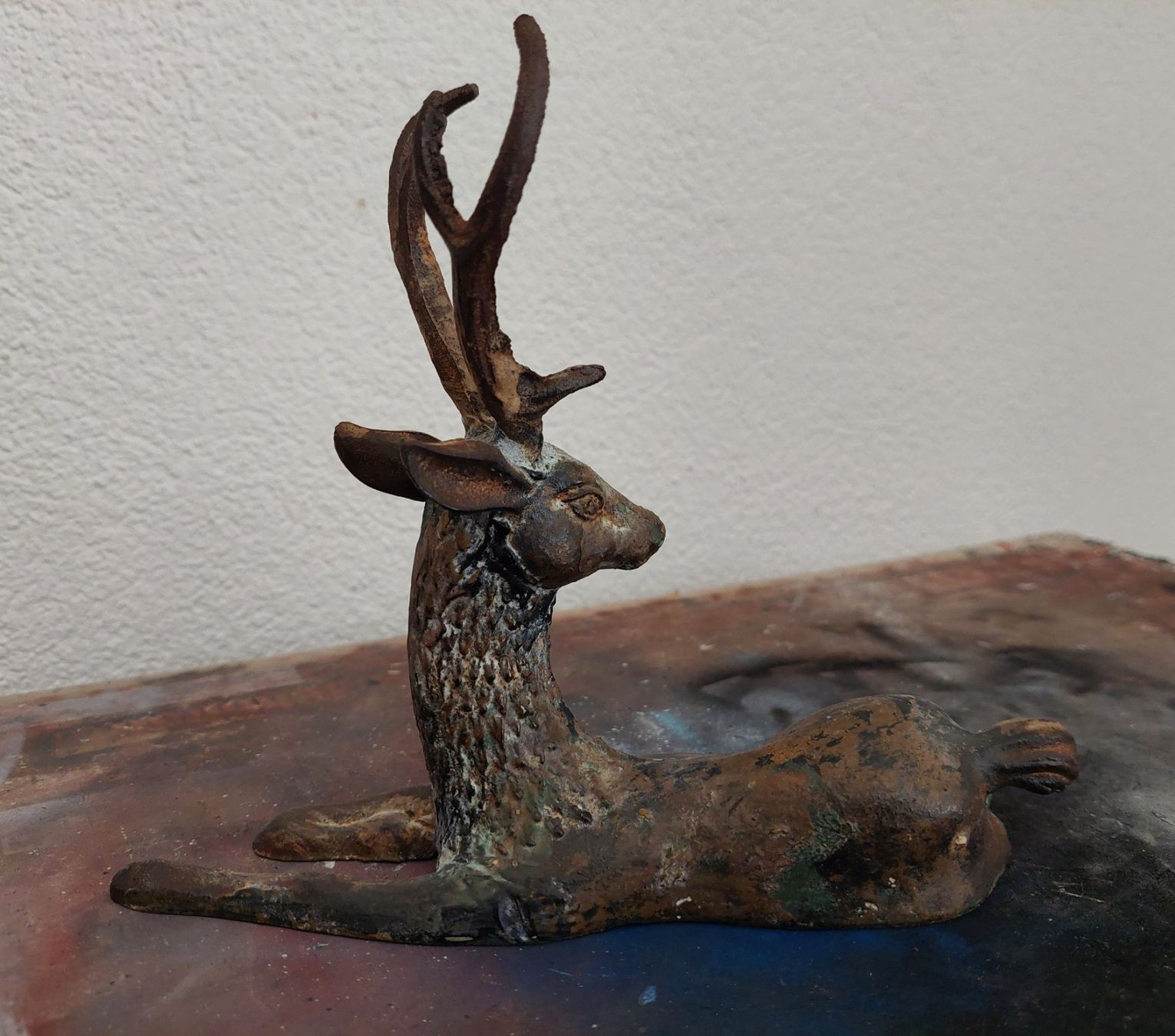 Skulpturen & Statuen: Hirschfigur liegend, antik – Gebraucht aus Subingen von K7passt_immer 8