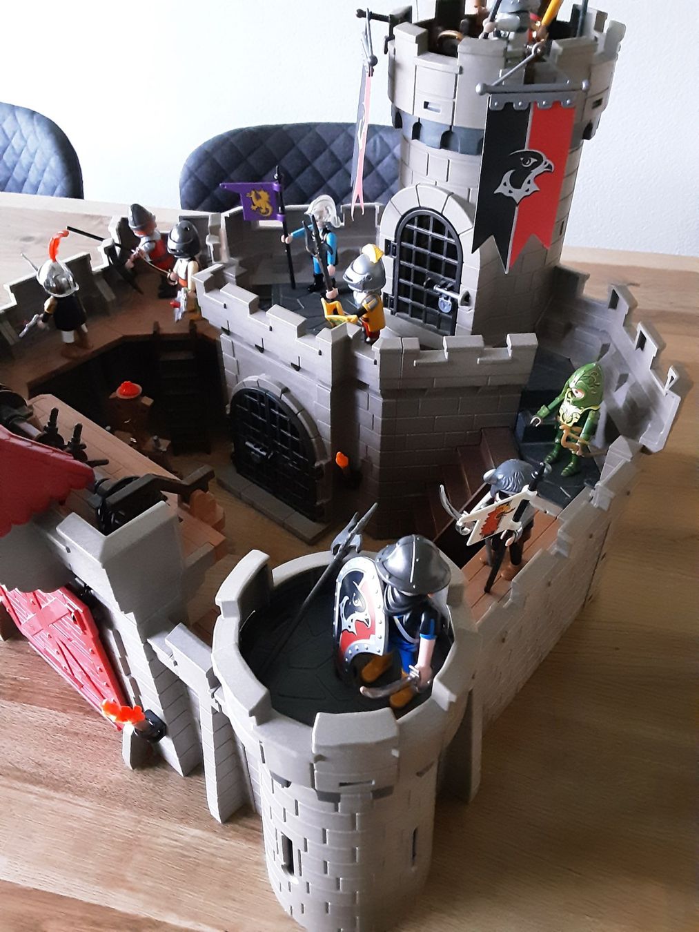 Playmobil Spielzeuge: Playmobil Ritterburg – Gebraucht aus Unterägeri von KRD7 2