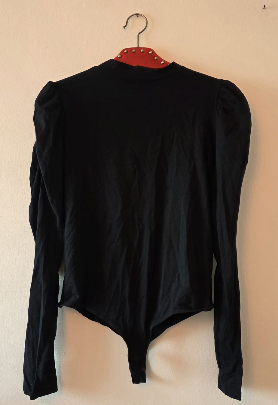 Only Maglioni & Felpe: Schwarzer Body mit gerafften Schultern – Usato da Lyss venduto da wal_q9rg