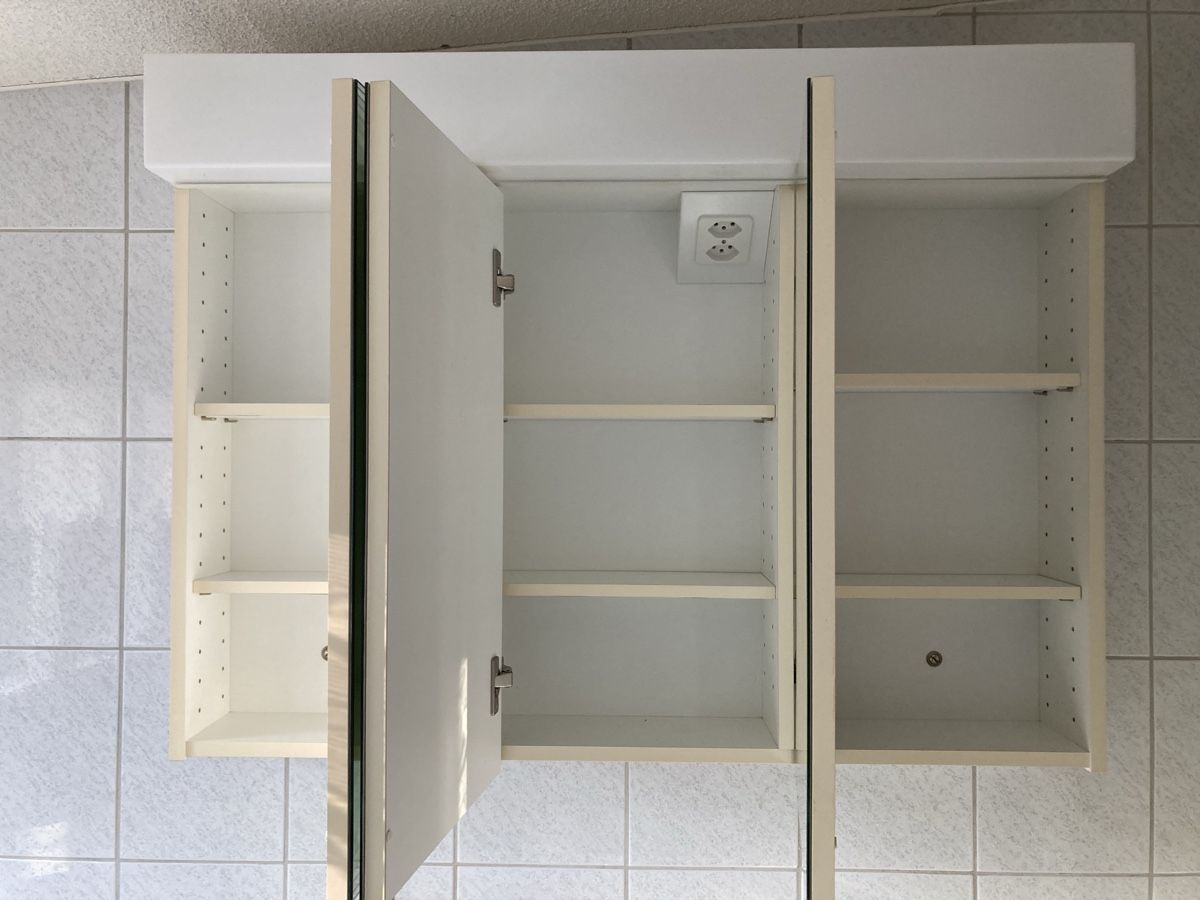 Armadietti a specchio: Lavabomöbel mit Spiegelschrank – Usato da Hochdorf venduto da Blackbox60 4
