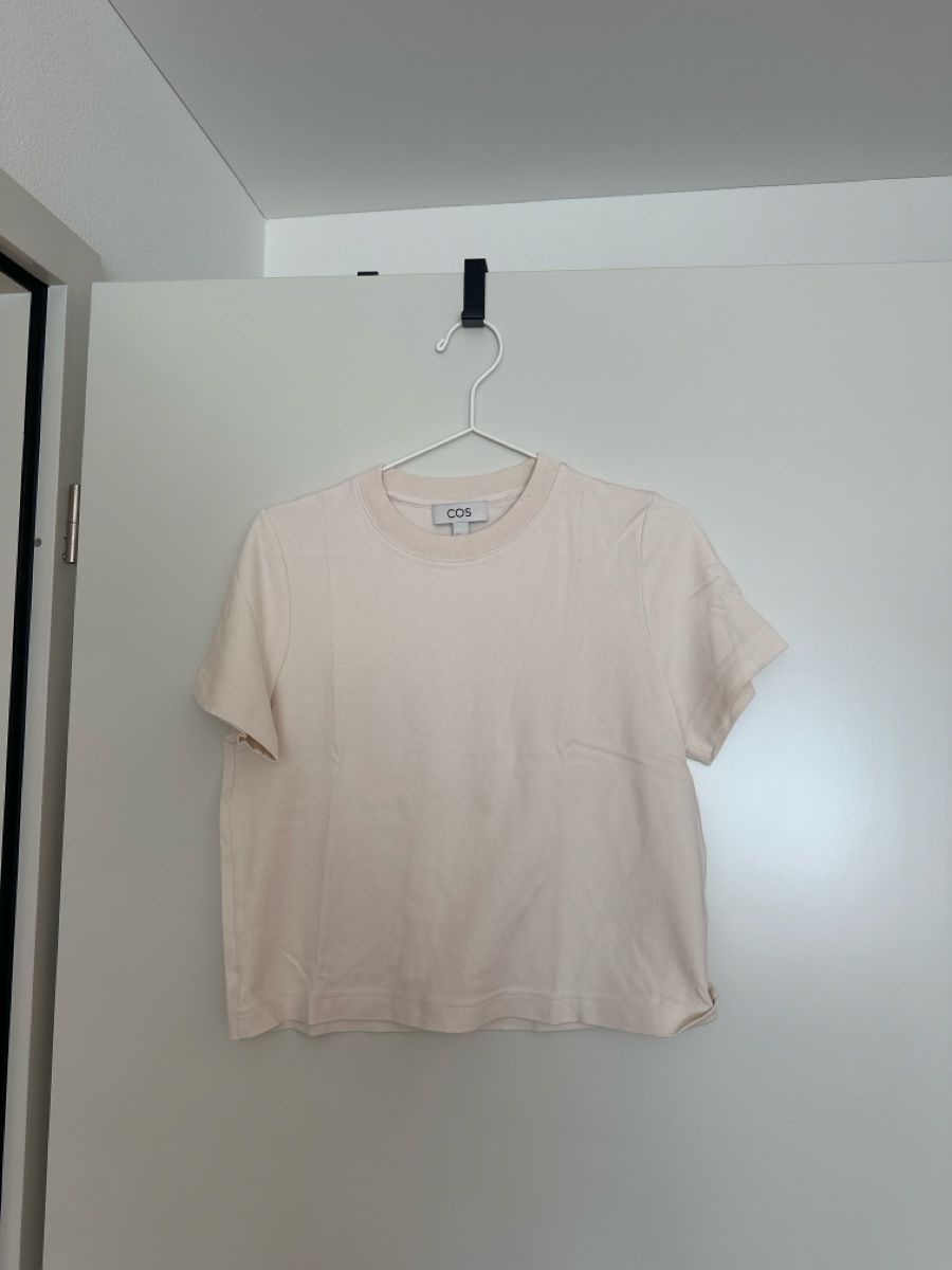 Cos T-Shirts: Cos Shirt – Gebraucht aus Luzern von LauraLynnMeier