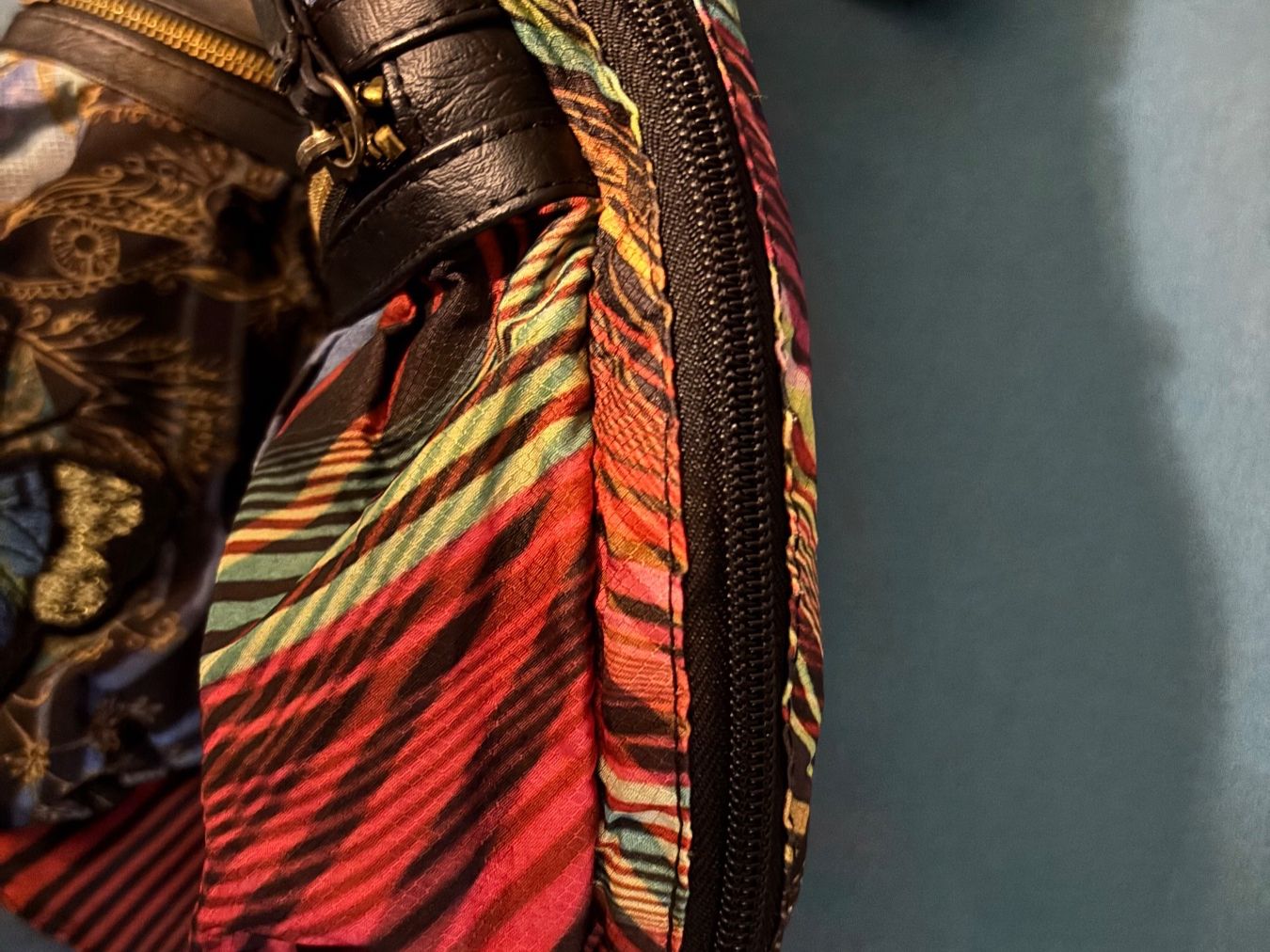 Desigual Borse da donna: Handtasche Desigual bunt gemustert mit Schmetterling – Usato da Bülach venduto da bjoernbenny 5