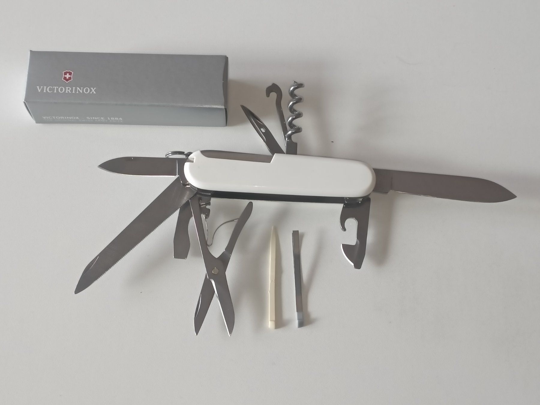 Victorinox Couteaux de poche: Victorinox 9 lames neuf – Neuf avec emballage d'origine à Vernayaz par  1