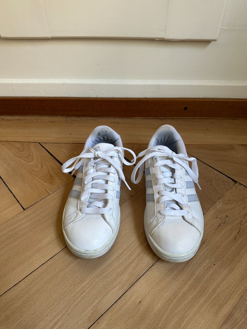 Adidas Scarpe da donna: ADIDAS - Sneaker weiss 36 1/3 – Usato da Zürich venduto da Diazaio 1
