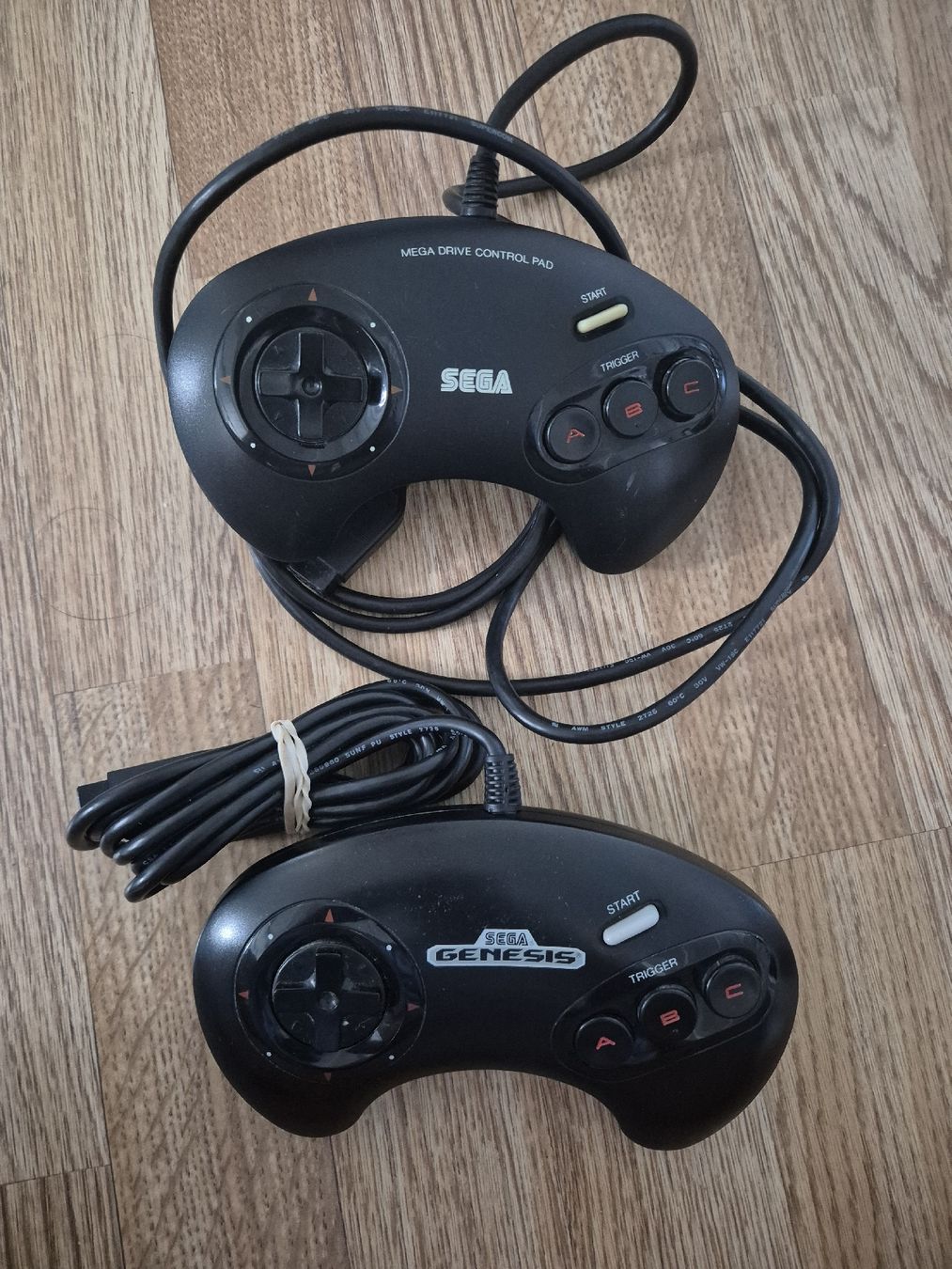 Controller: 2x Sega Controller Mega Drive Genesis gebraucht – Difettoso da Gümligen venduto da kurt2591989