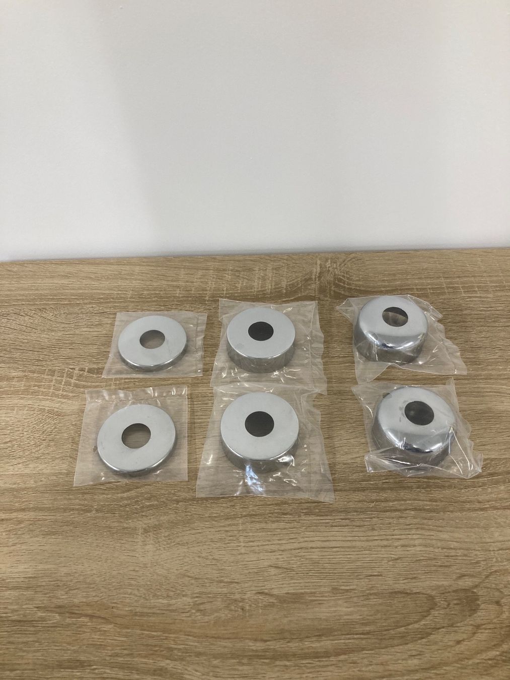 Vasche da bagno: Verchromte Rosetten set a 6 stk – Nuovo e nell'imballaggio originale da Niederhasli venduto da N8155