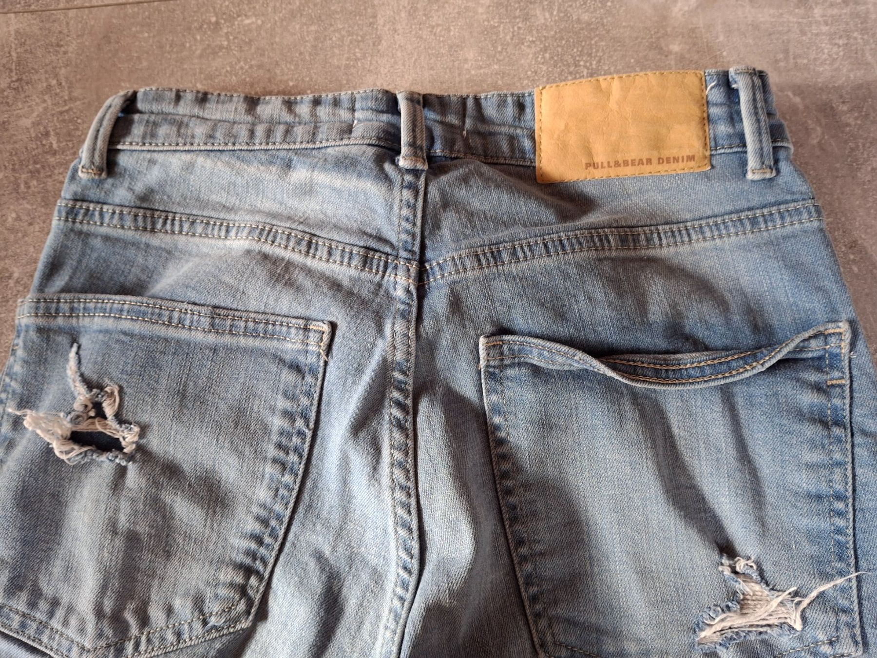 Pull&Bear Jeans: Pantalon jeans avec trous taille 46 - S marque Pull & Bear – Usato da Villiers venduto da san_jn5w 6