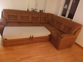 Gemütliches Ecksofa in Braun mit Schlaffunktion zu verkaufen