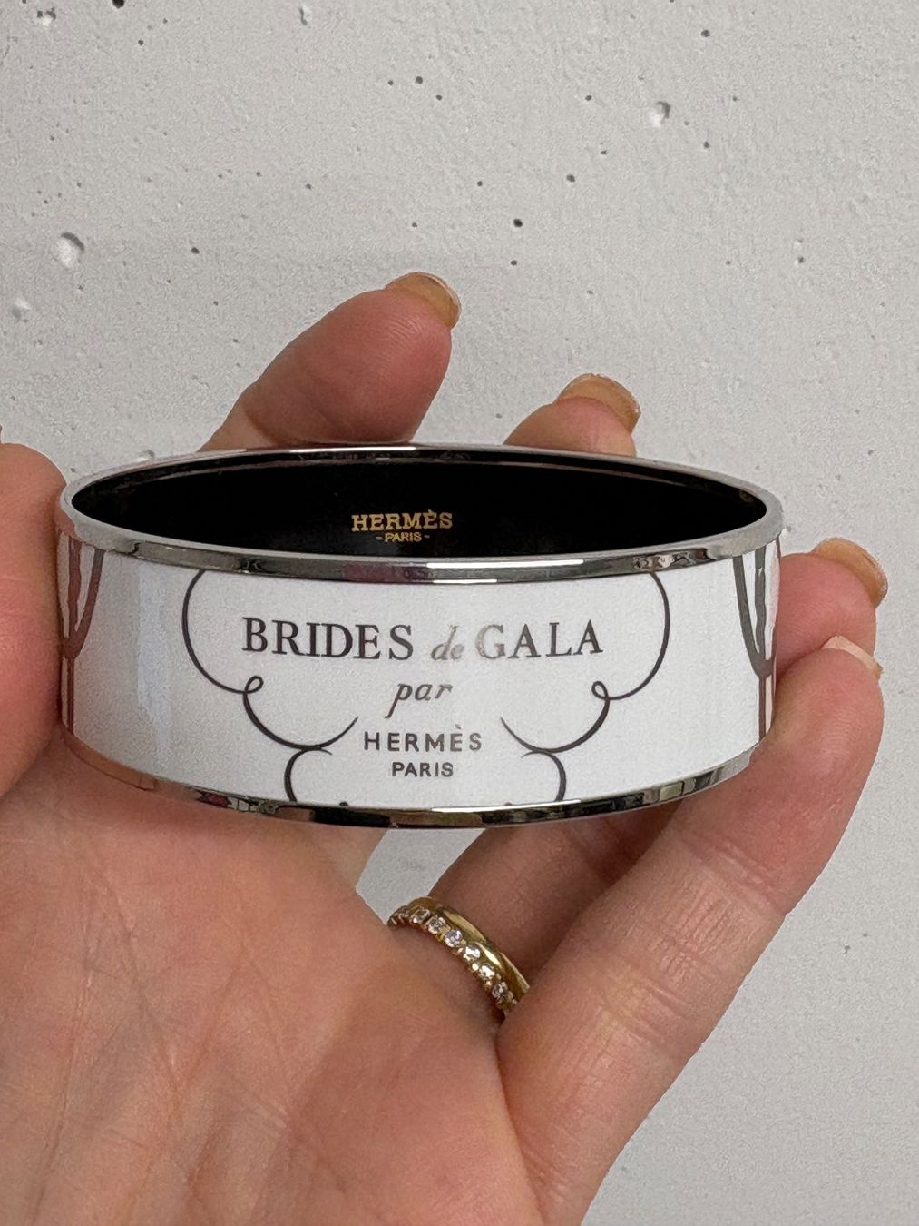 Hermès Armbänder & -reifen: Hermès Armreif "Brides de Gala" weiss Emaille – Neu (gemäss Beschreibung) aus Regensdorf von secondchancefashion 3