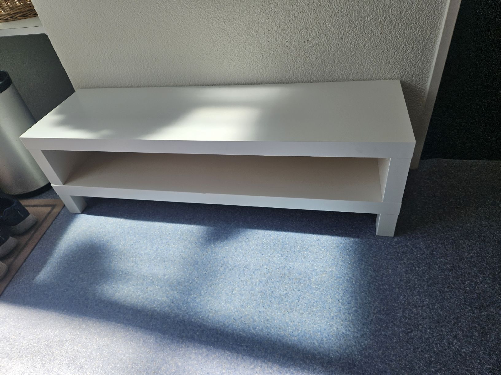 TV Möbel: Weisses TV-Möbel / sideboard mit Fach  – Gebraucht aus Oetwil am See von akkawi