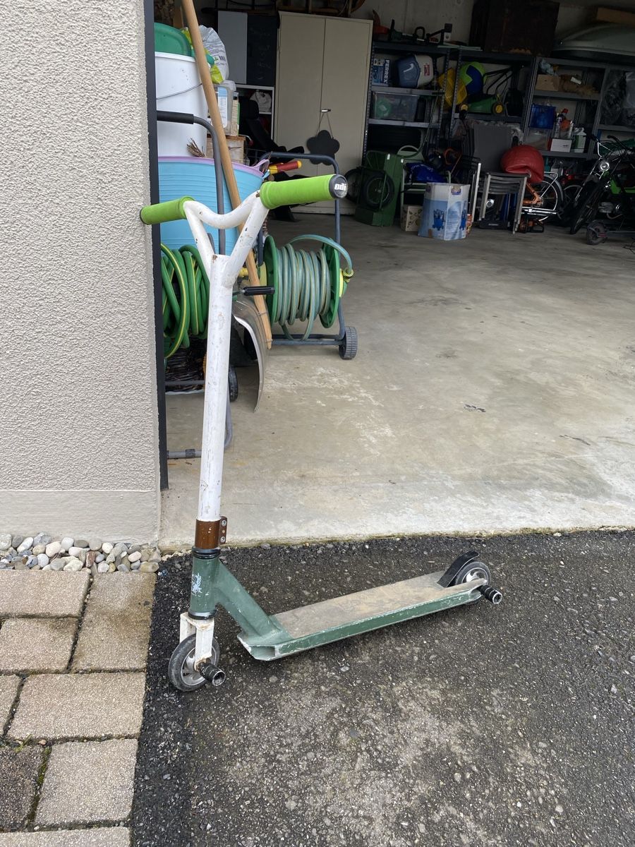 Kickboard: Trottinette Freestyle Grip – Usato da Font venduto da TrainspottersuisseHo