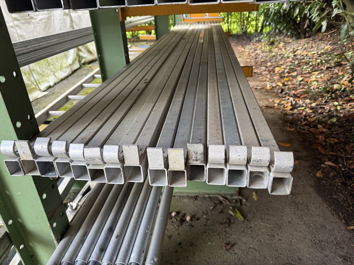 Travi: Röder Pfetten Tuchhalter und Vorhangrohre – Usato da grosswangen venduto da Poliniman0 1