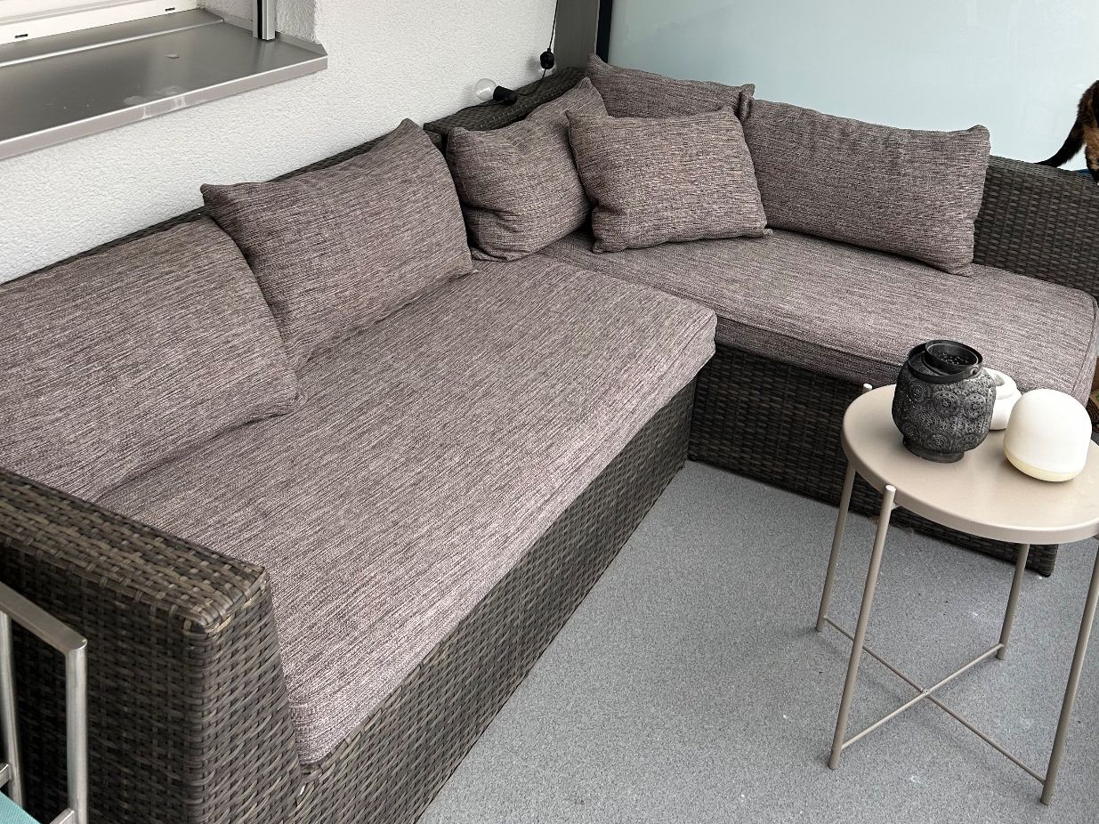 Sofas: Rattan Lounge inkl. Polster – Gebraucht aus Küssnacht am Rigi von qwertzuiopa-