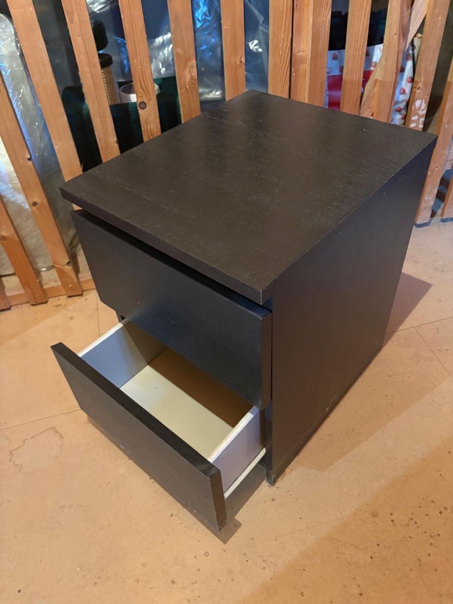 Comodini: Nightstand dark wood two drawers used condition – Usato da Zürich venduto da oosterparker