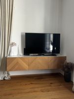 BESTÅ TV-Bank mit Türen, weiss/Eichenfurnier, 180cm