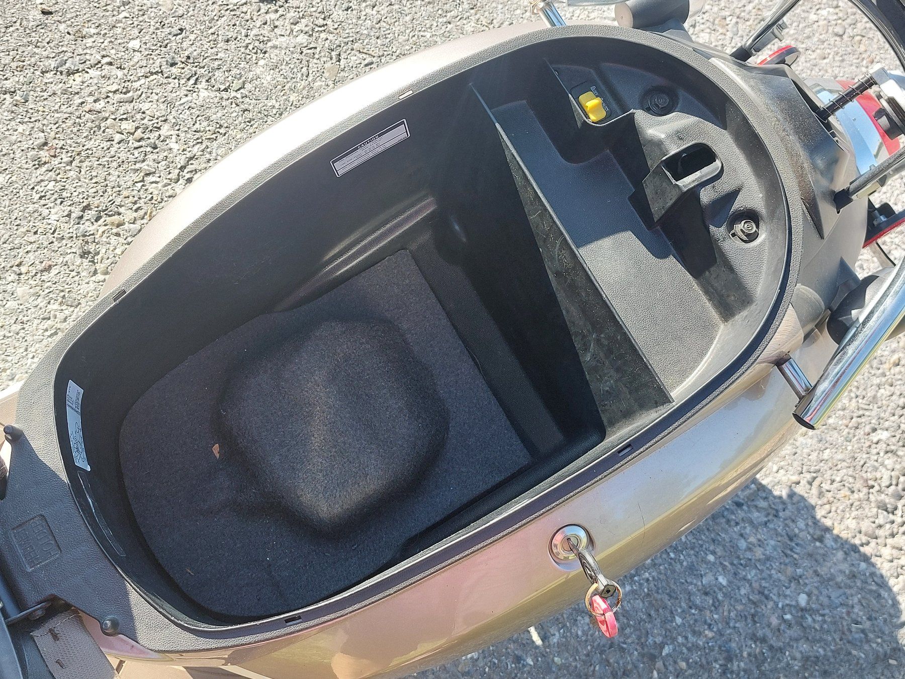 Sym Scooter: SYM Mio 50 IL Camping Roller Scooter A1 jg. 2015 Topcase – Usato da Schleitheim venduto da ZieglerMotoRecycling 8