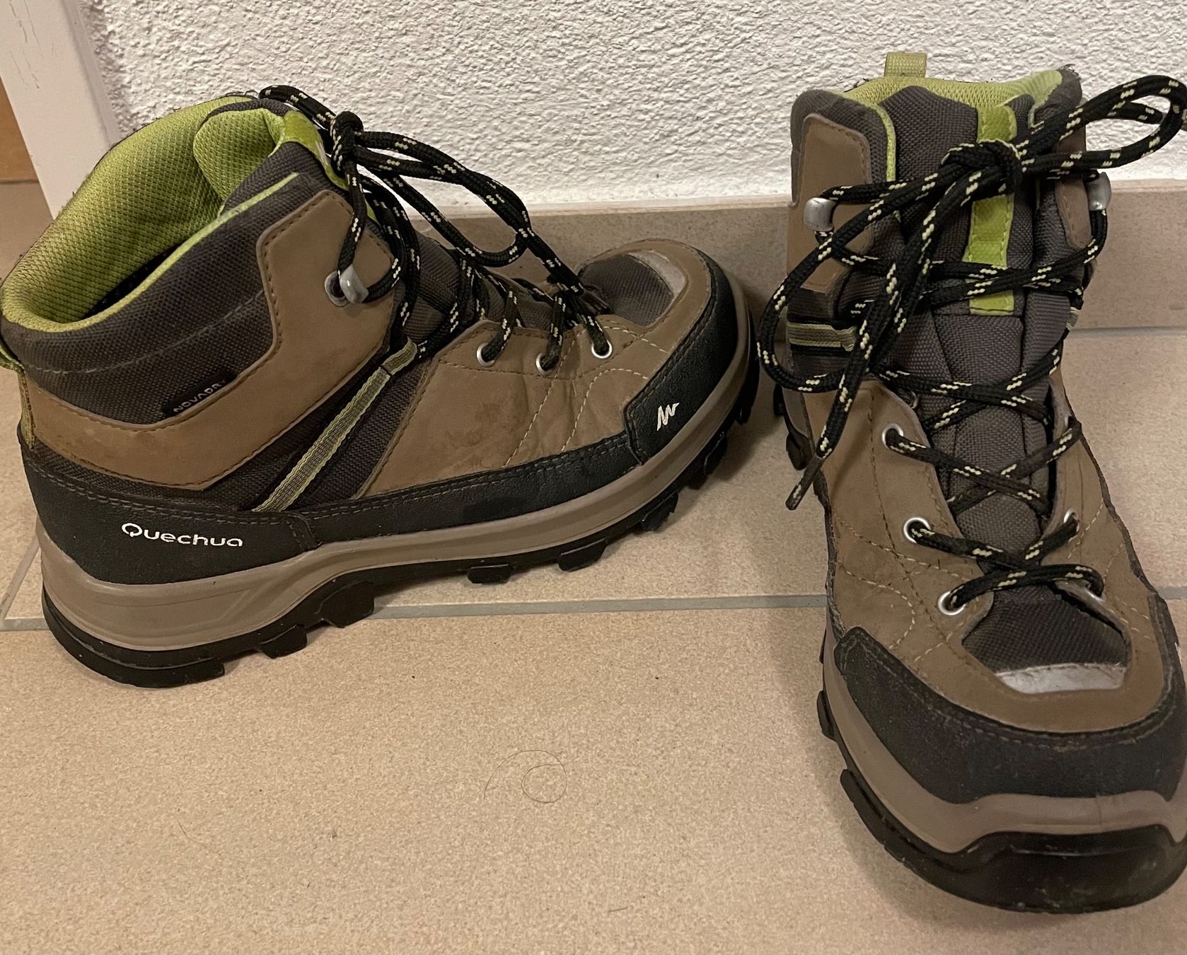 Decathlon Scarpe per ragazzi: Quechua Jungen Wanderschuhe Gr.35 – Nuovo (secondo la descrizione) da Schaffhausen venduto da London114 2