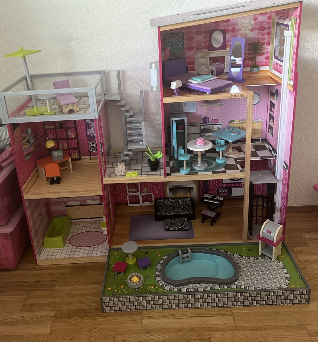 Puppenhäuser & -möbel: Barbiehaus aus holz – Gebraucht aus Biberist von Kiddis_2