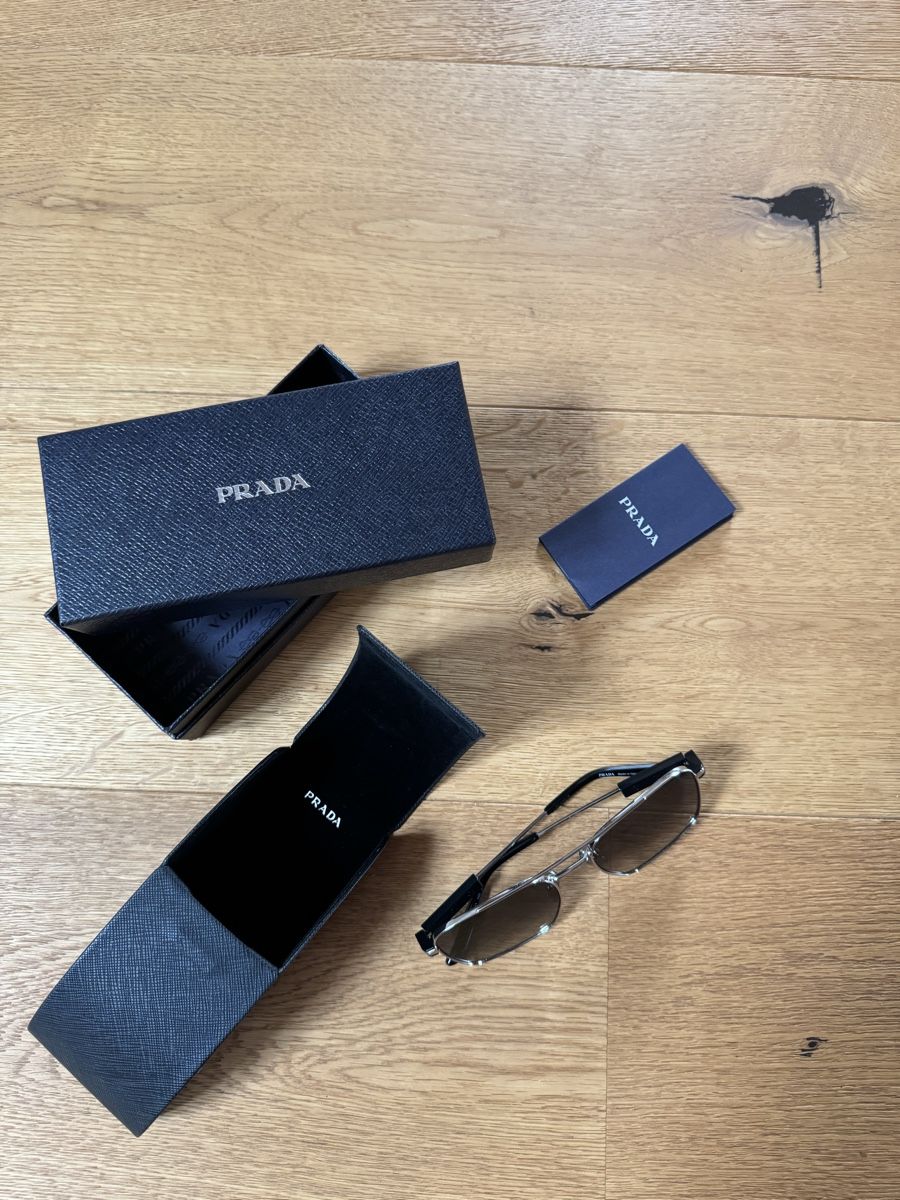 Prada Occhiali & Lenti: Original Prada Sonnenbrille PRZ01UV in Silber – Nuovo (secondo la descrizione) da Seon venduto da noe_zz6w