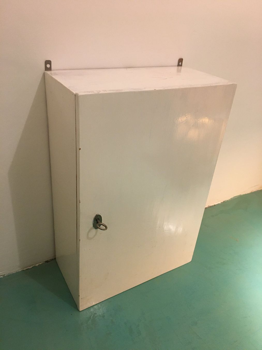 Armadi: Badezimmerschränkchen / Nachttisch / Kasten – Usato da Zürich venduto da fritzfranzantoni 2