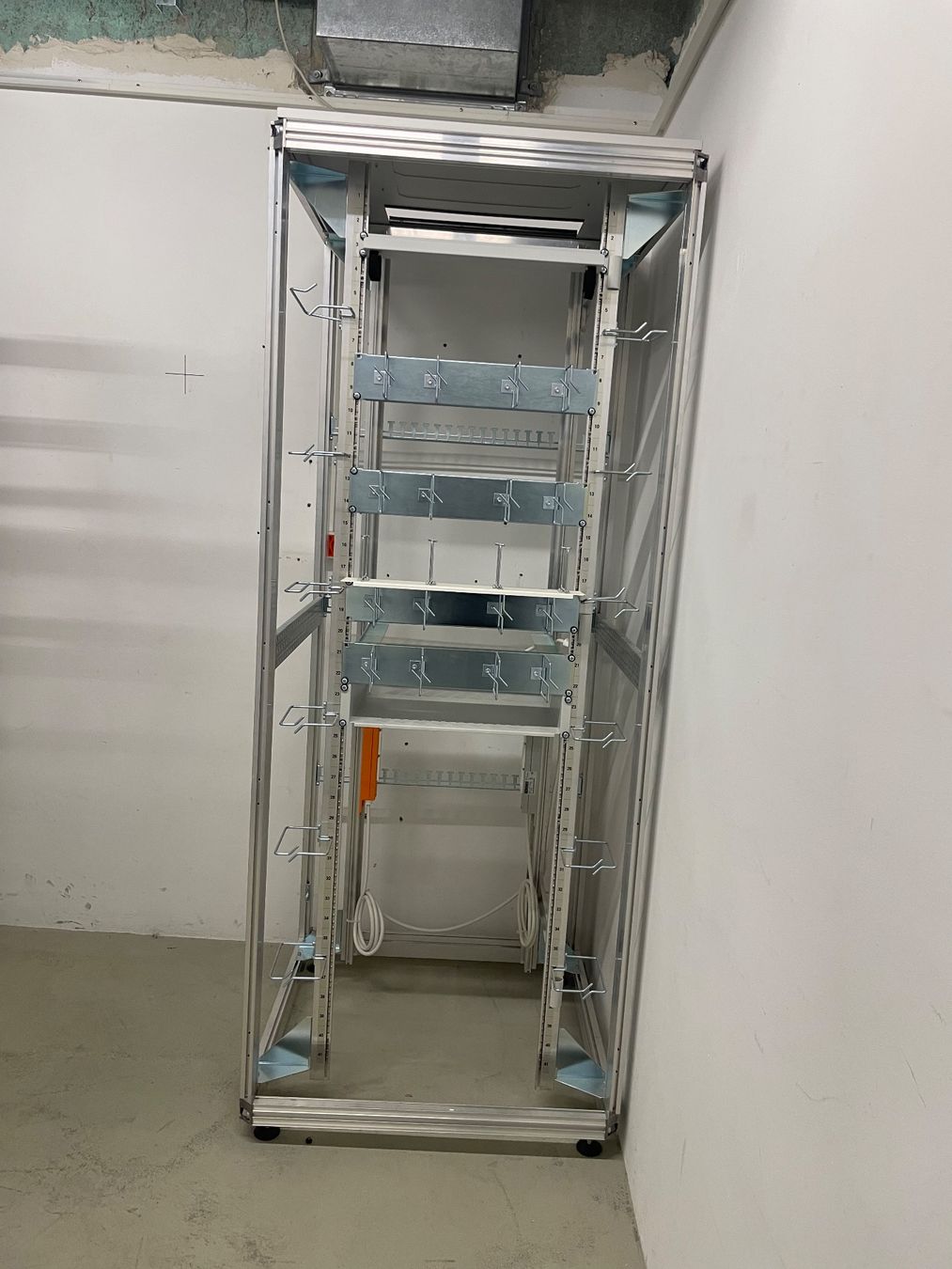 Racks & Cavalletti: Server Rack, Modular, offen, 79cm x 79cm x 202cm – Usato da Glis venduto da pstephan
