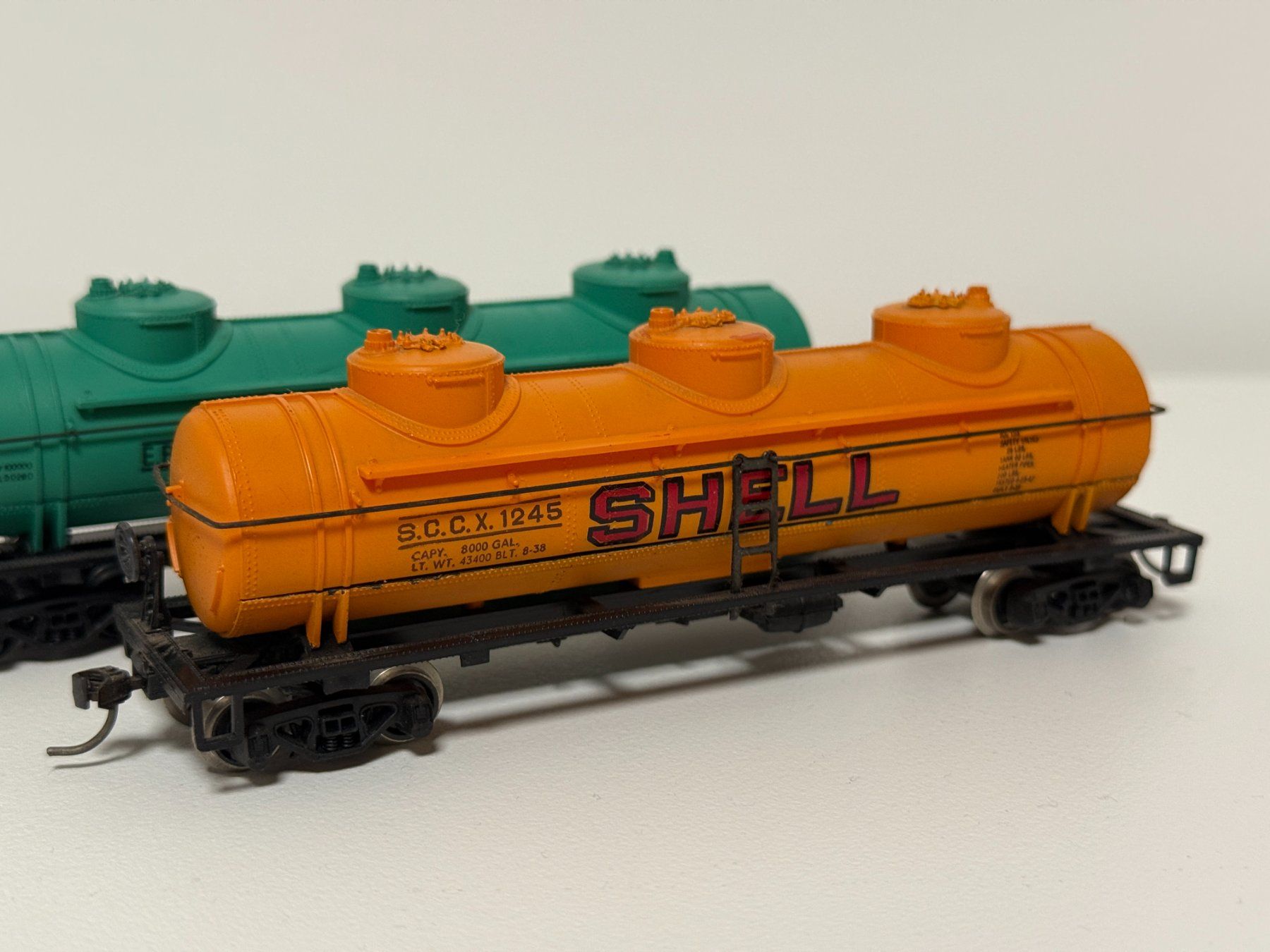 Trains électriques: AHM - 2x 3 Dome Tankwagen – Défectueux à Hergiswil NW par E646.060 1