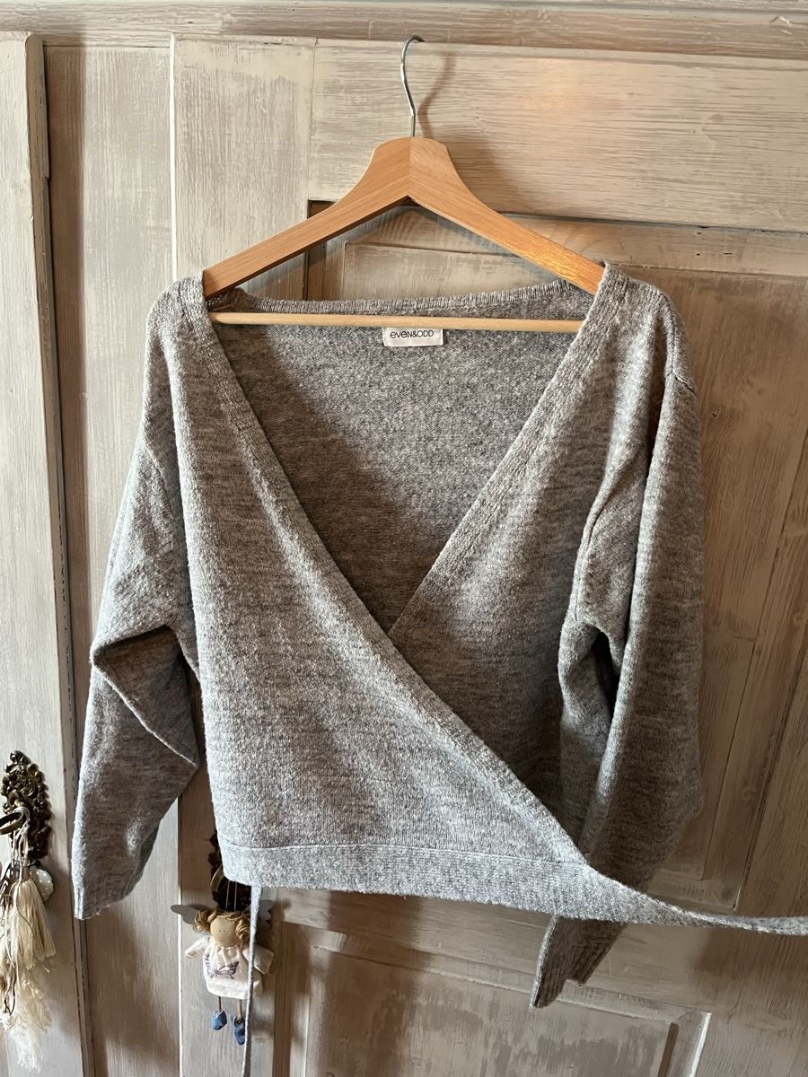 Maglioni & Felpe: Damen Strickjacke Wickeloptik Grau Grösse M – Usato da Kerns venduto da lau_z7vm