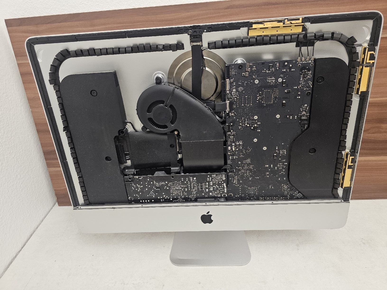 Apple PC: Apple iMac 21 i5, 8Gb  – Usato da SCHAFFHAUSEN venduto da Atami99