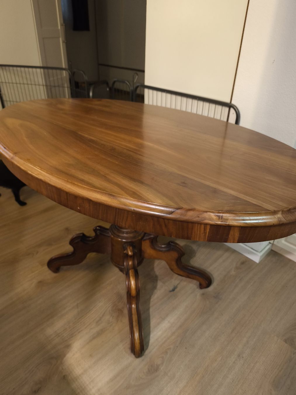 Tavoli: antiker ovaler Tisch – Usato da Uznach venduto da 2502xy