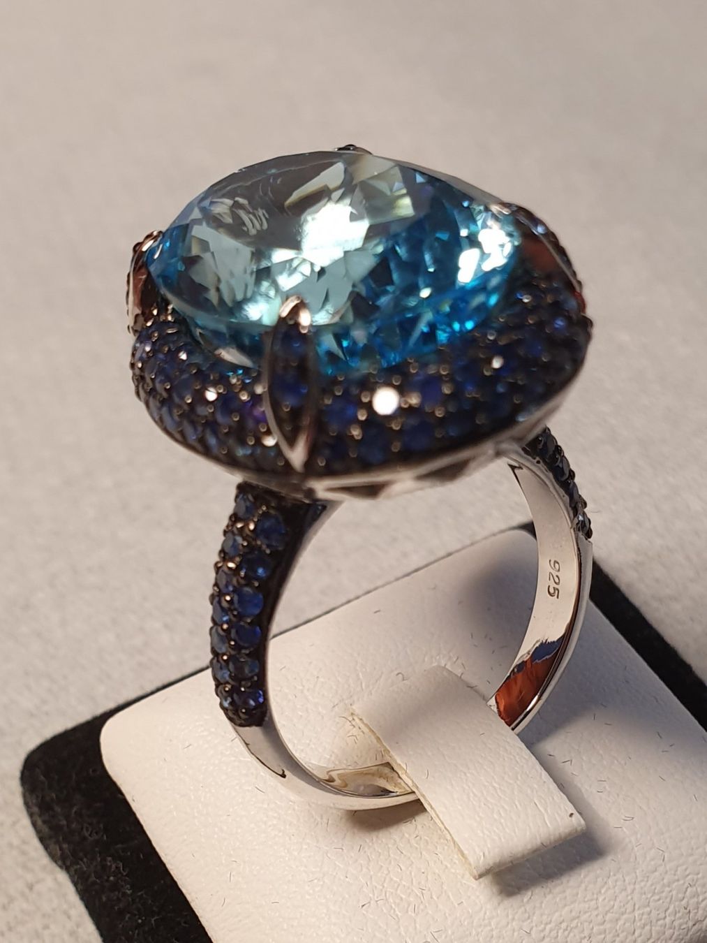 Anelli: Ring mit blauem Edelstein und Saphiren, Grösse 61 – Nuovo (secondo la descrizione) da Zürich venduto da ben_mn5h 8