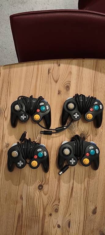 Console: GameCube Set: 4 Controller, 9 Spiele (Laser defekt) – Difettoso da Liestal venduto da Boerlin01 1