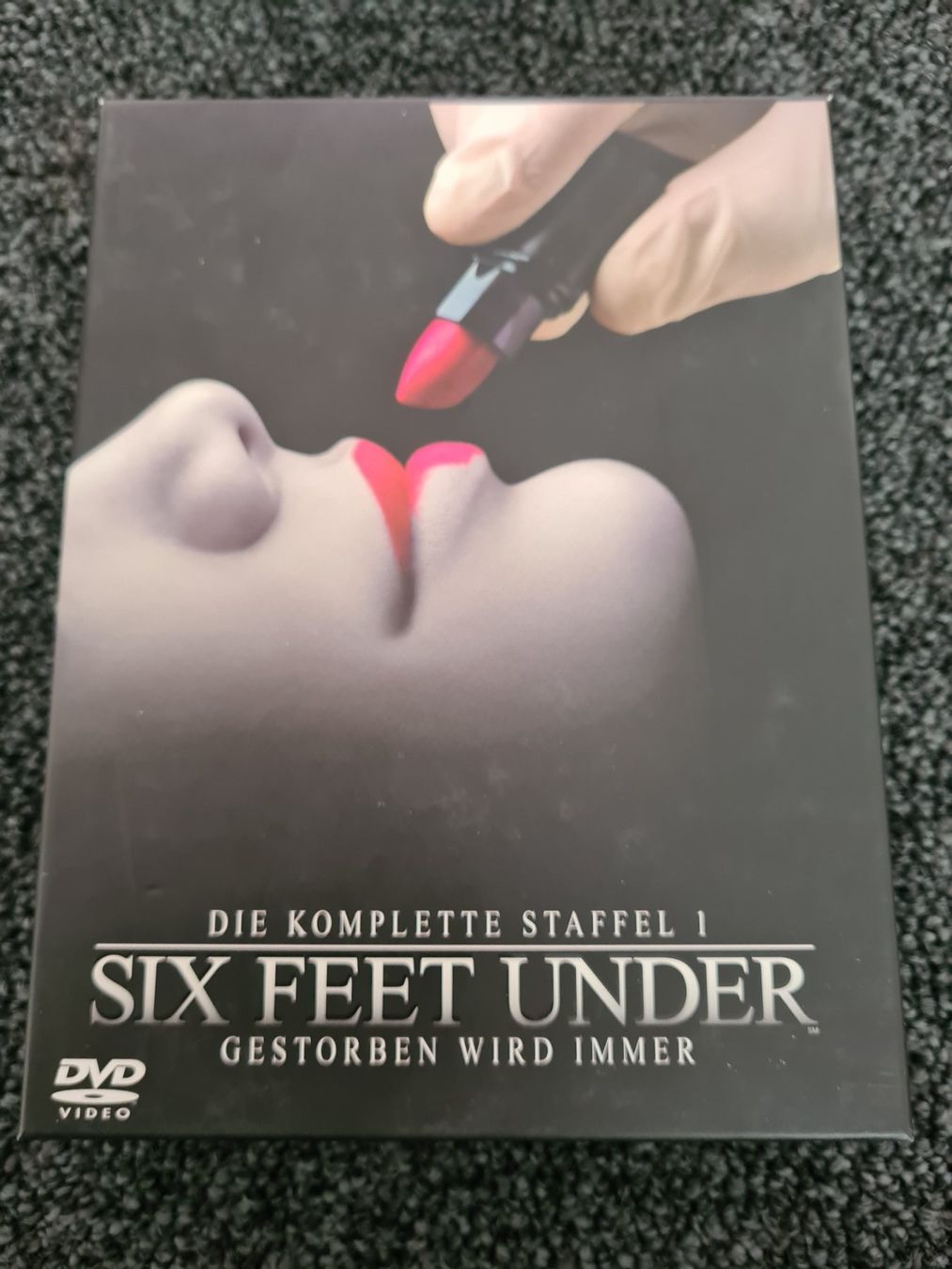 Tutti i DVDs: SIX FEET UNDER STAFFEL 1 – Usato da Ruswil venduto da jan_bxl5