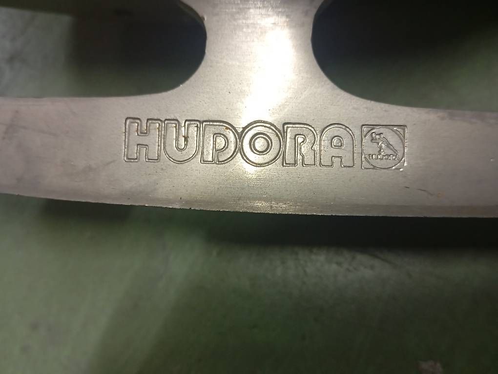 Hudora Schlittschuhe: HUDORA Schlittschuhe gr 34 – Gebraucht aus Basel von Petergunn 1