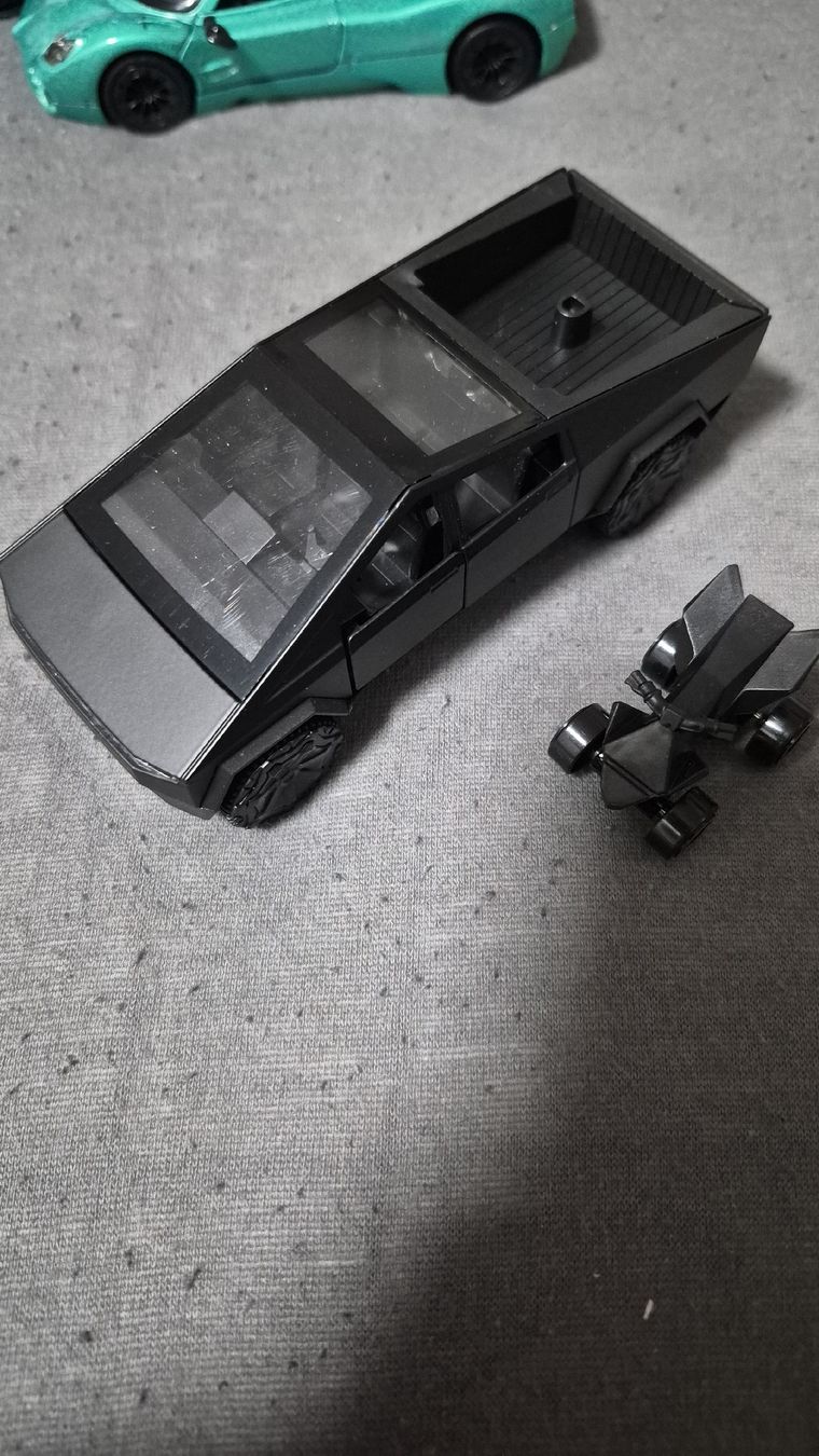 Tesla Modellautos: Tesla Cybertruck und Tesla quad – Neu (gemäss Beschreibung) aus Jona von Rdiaz77 2