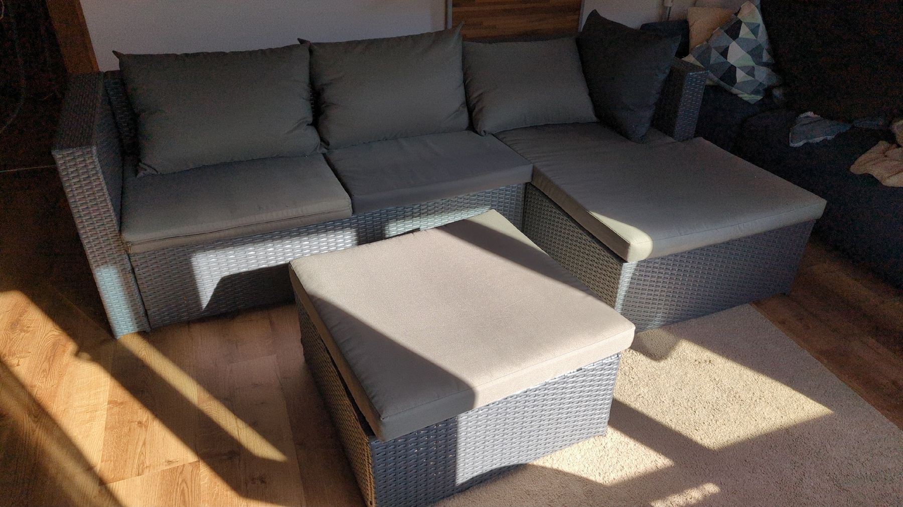Sofas: Gartensofa Set grau mit Polstern und Hocker – Gebraucht aus Klosters von har_w7wr 1