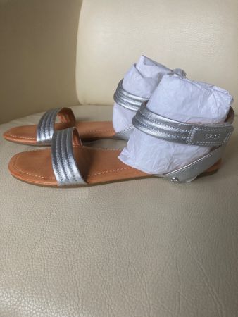 UGG Sommersandalen Silber Gr.41 neuwertig