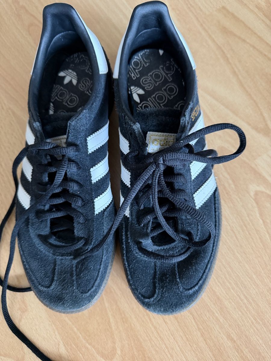 Adidas Damenschuhe: Adidas Sneaker 38 – Gebraucht aus Zug von wwwx