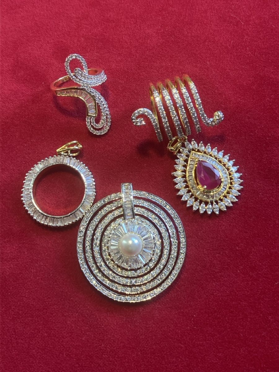 Autres bijoux: Modeschmuck . neu.Lot – Neuf (Voir description) à Muralto par jac_hkz5