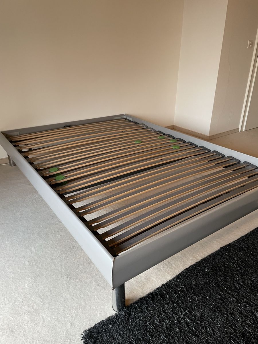 Betten: Bettgestell 140x200cm, mit Lattenrost – Neu (gemäss Beschreibung) aus Hinwil von ladig04