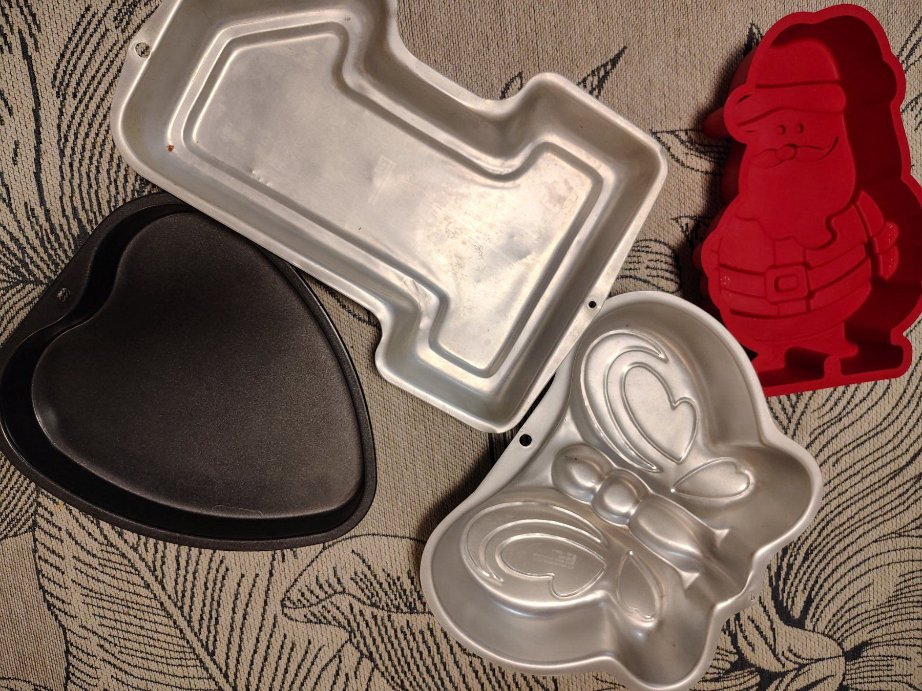 Teglie da forno: Wilton Backform, Santa, Eins, Herz, Schmetterling – Usato da Linthal venduto da Davospainter 1