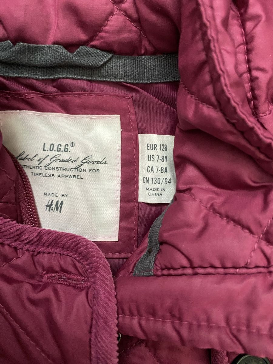 Vestes & Manteaux: Steppjacke mit Kapuze Grösse 128 – D'occasion à Malters par Kuettel1 1