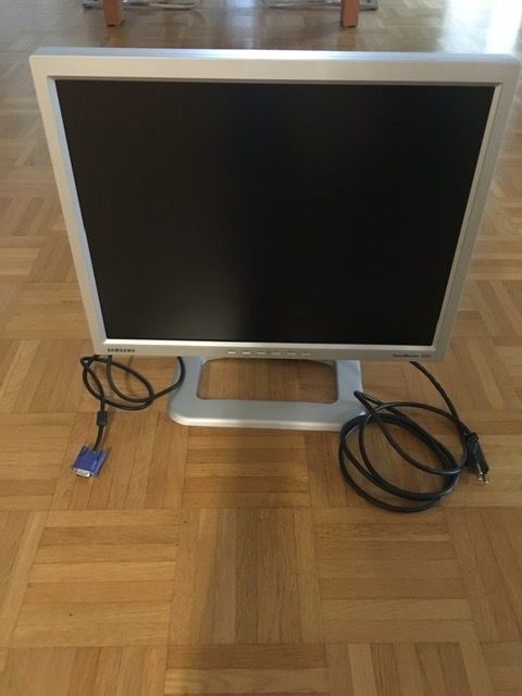 21Zoll Monitor PC | Kaufen auf Ricardo