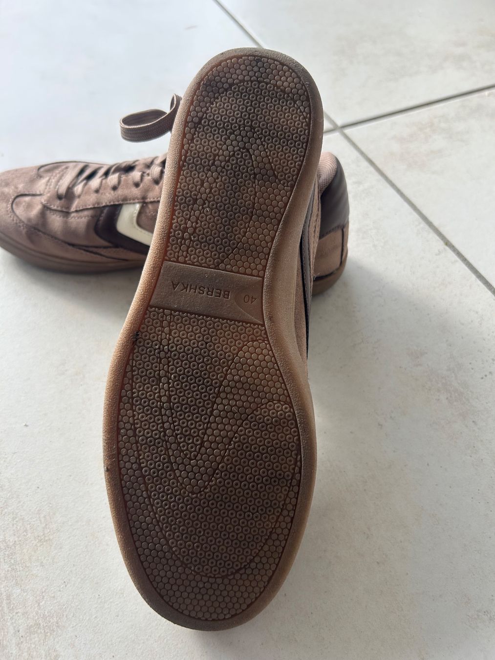Scarpe da donna: Paire de basket Bershka – Usato da Courrendlin venduto da loko2910 3