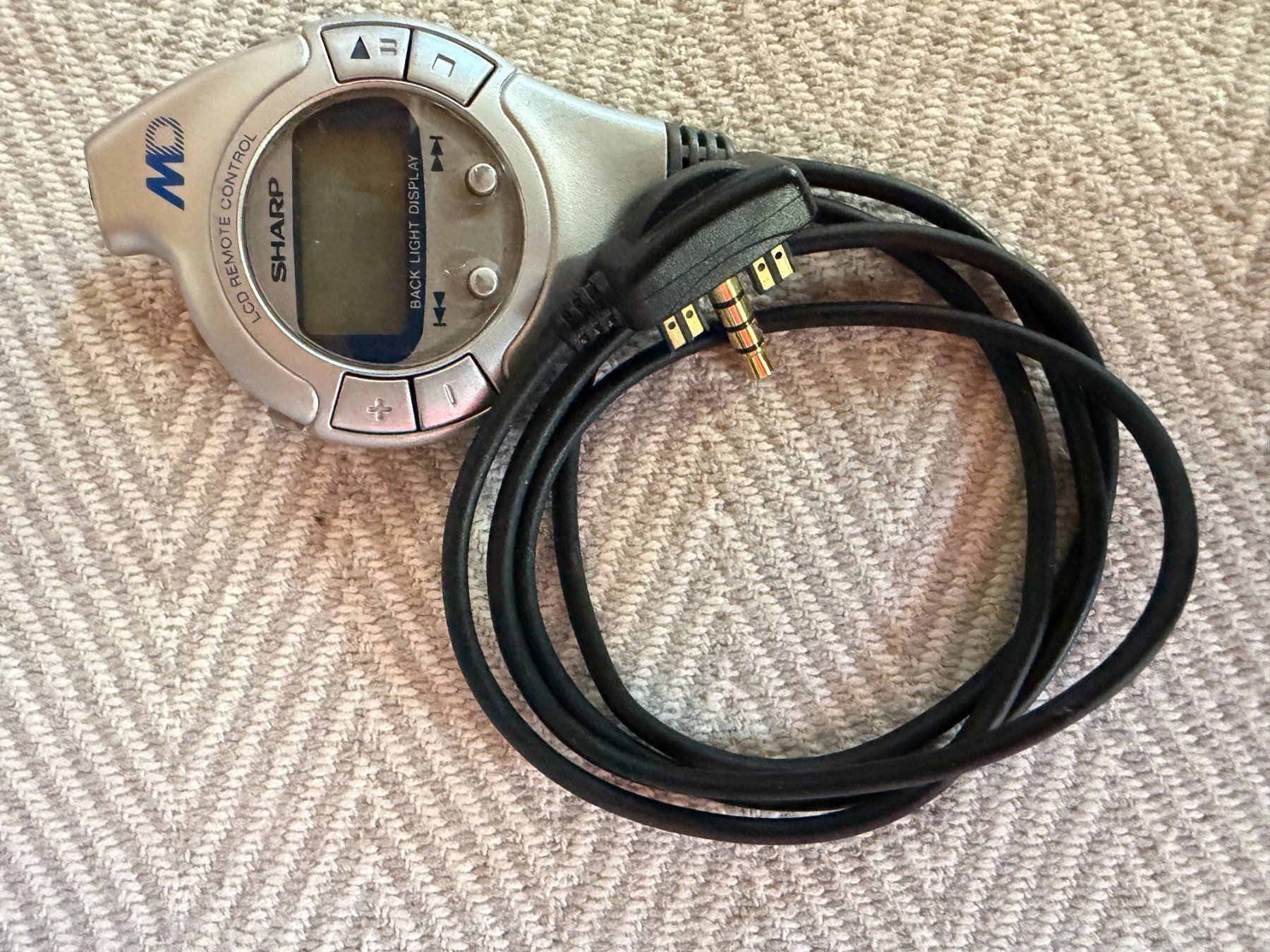 Minidisc: SHARP MINIDISC Player/Recorder + 18x leere MD's – Gebraucht aus Aarberg von umearocks 8